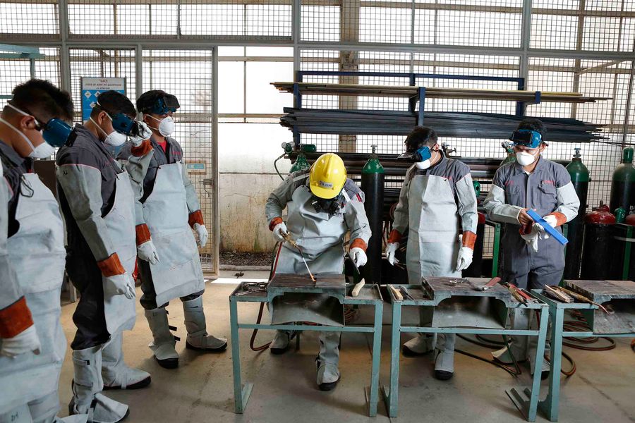 Capacitación de seguridad a un grupo de trabajadores